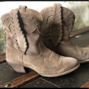 Beautiful Ariat ankle boots / booties!!